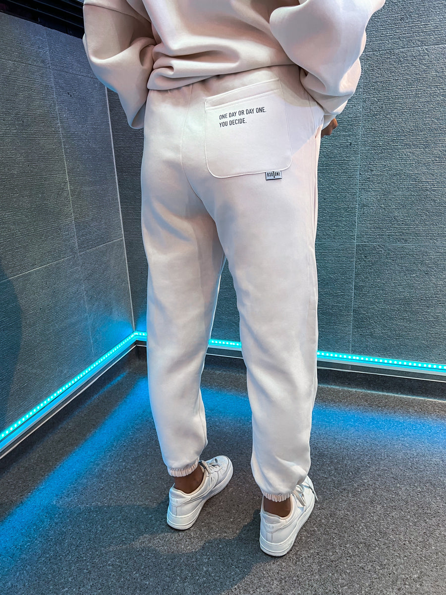 DAY ONE SWEATPANTS OFF-WHITE